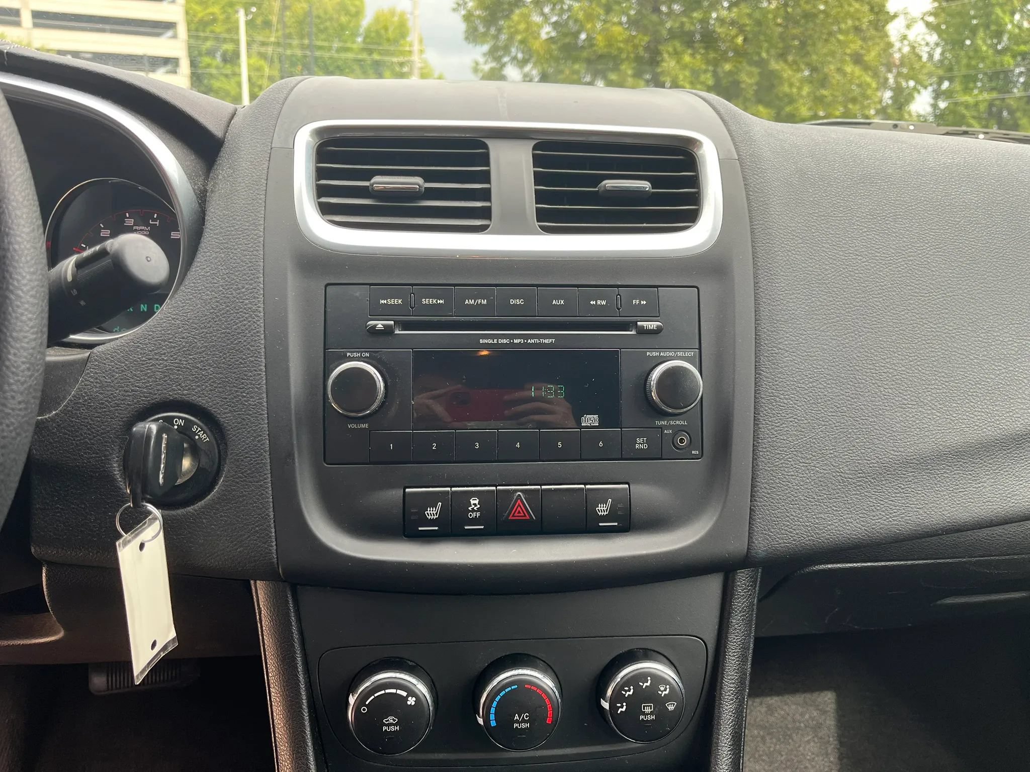 Used 2013 Dodge Avenger SE FWD image 11