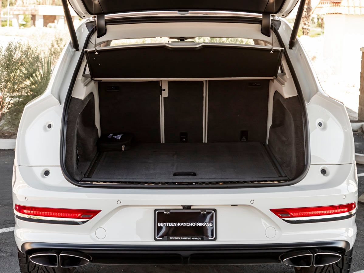 Used 2024 Bentley Bentayga AWD/4WD image 29