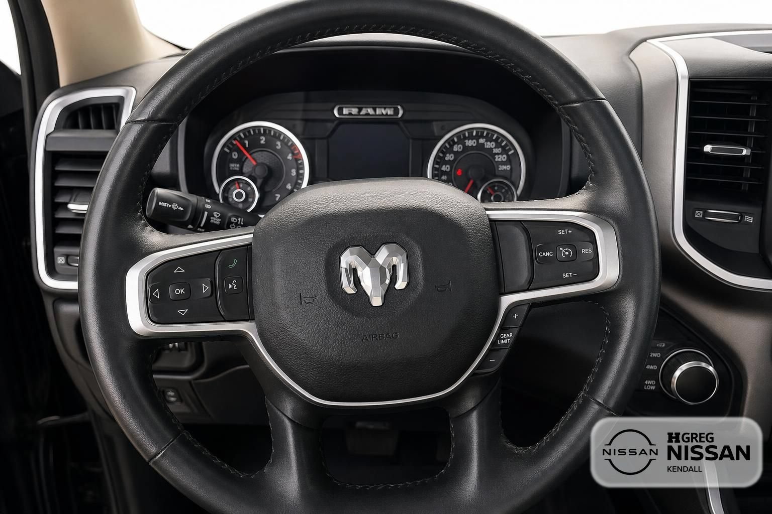 Used 2020 RAM 1500 4x4 Crew Cab image 10