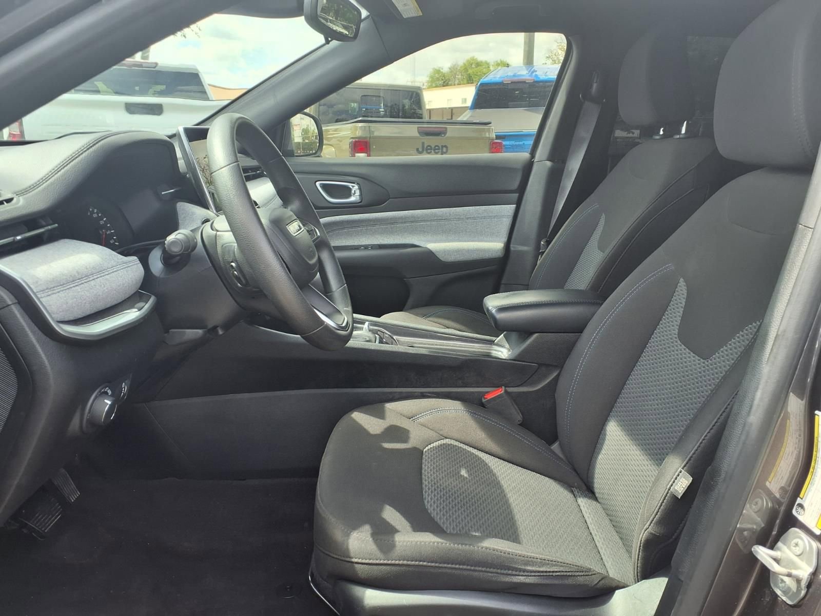 Used 2024 Jeep Compass Sport image 17