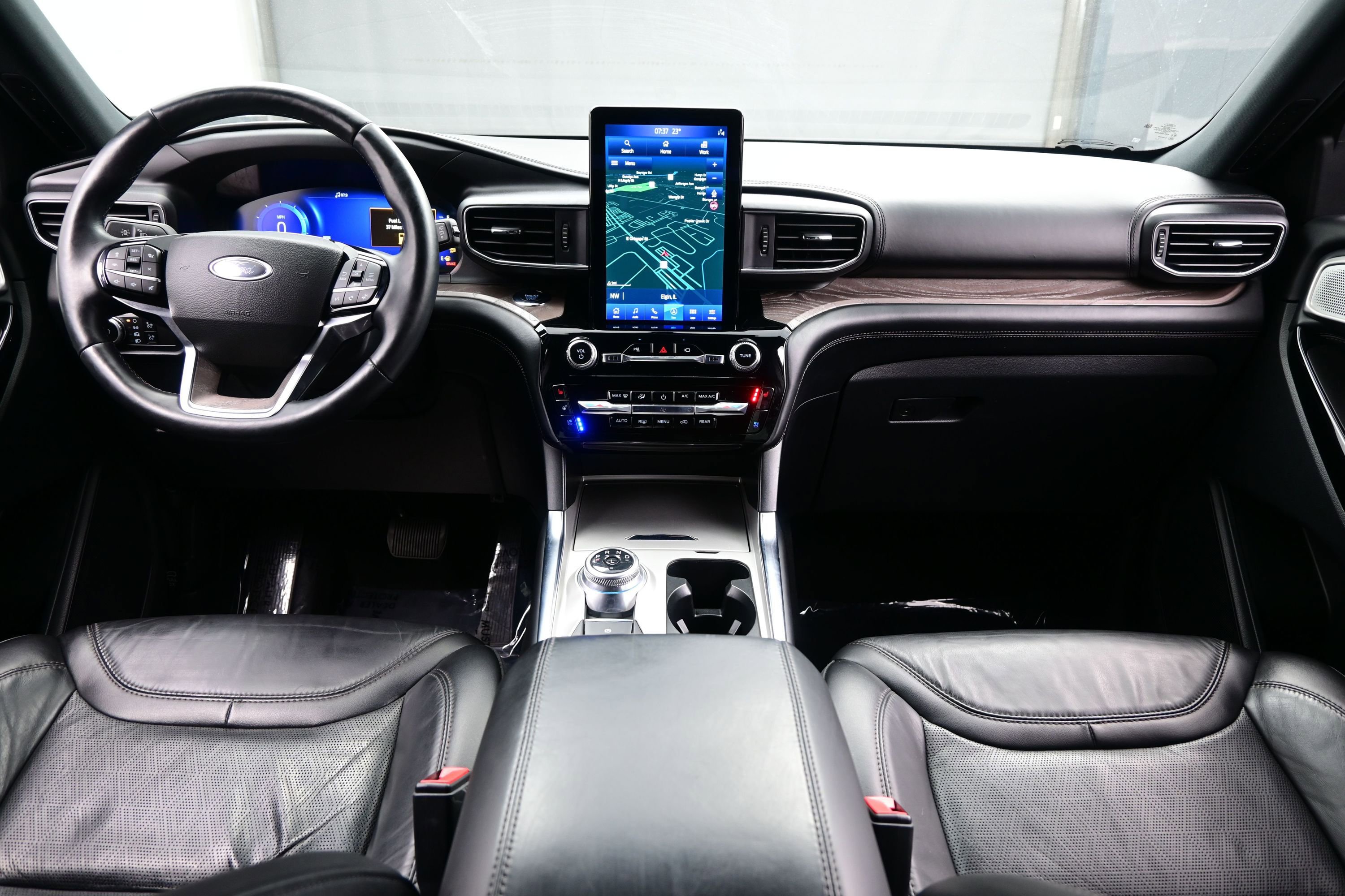 Used 2023 Ford Explorer Platinum w/ Technology Package AWD/4WD image 18