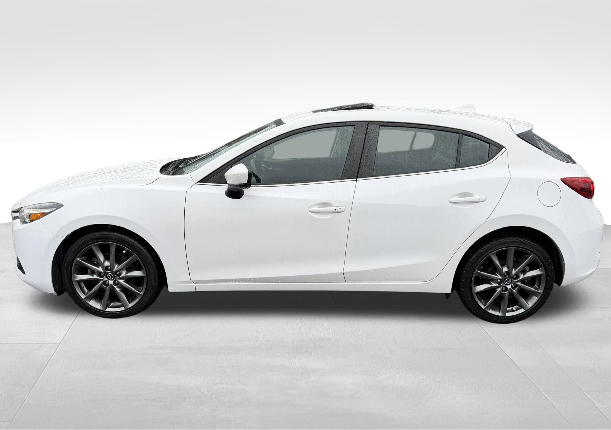 Used 2018 MAZDA MAZDA3 Grand Touring FWD image 10