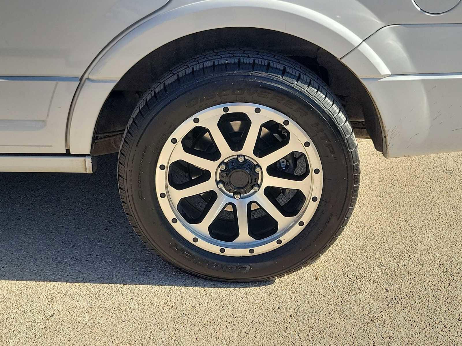 Used 2013 Ford Expedition Limited image 4