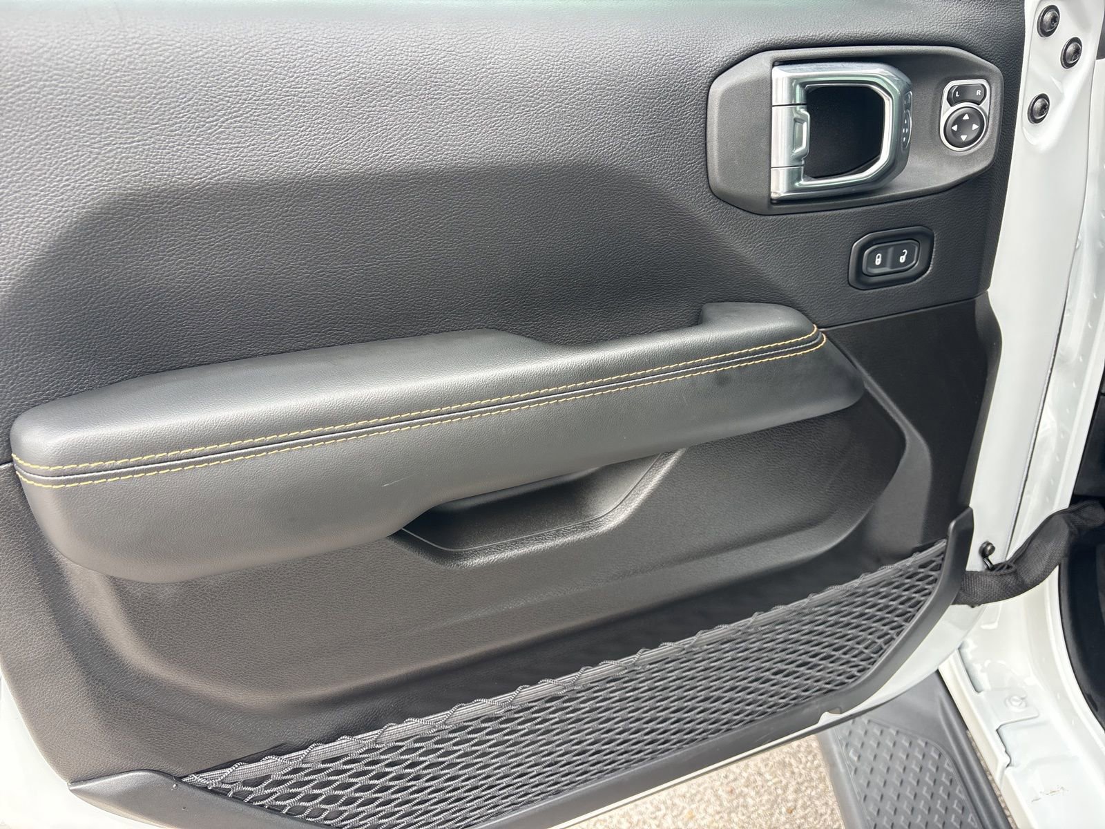 Used 2025 Jeep Gladiator Sport image 10