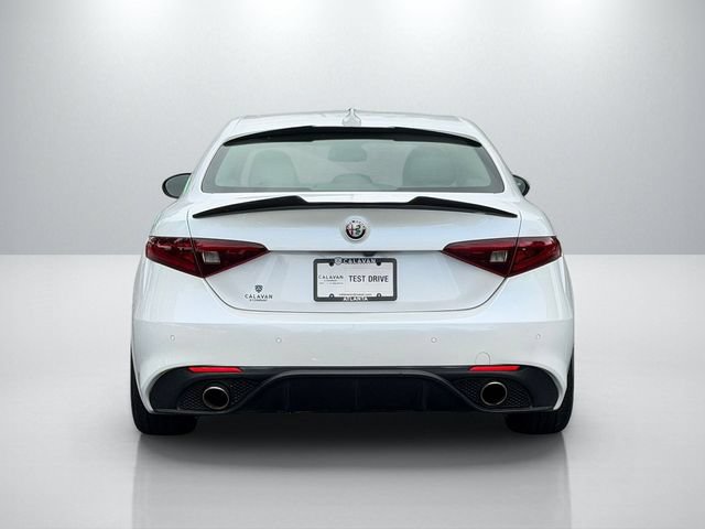 Used 2018 Alfa Romeo Giulia RWD image 4