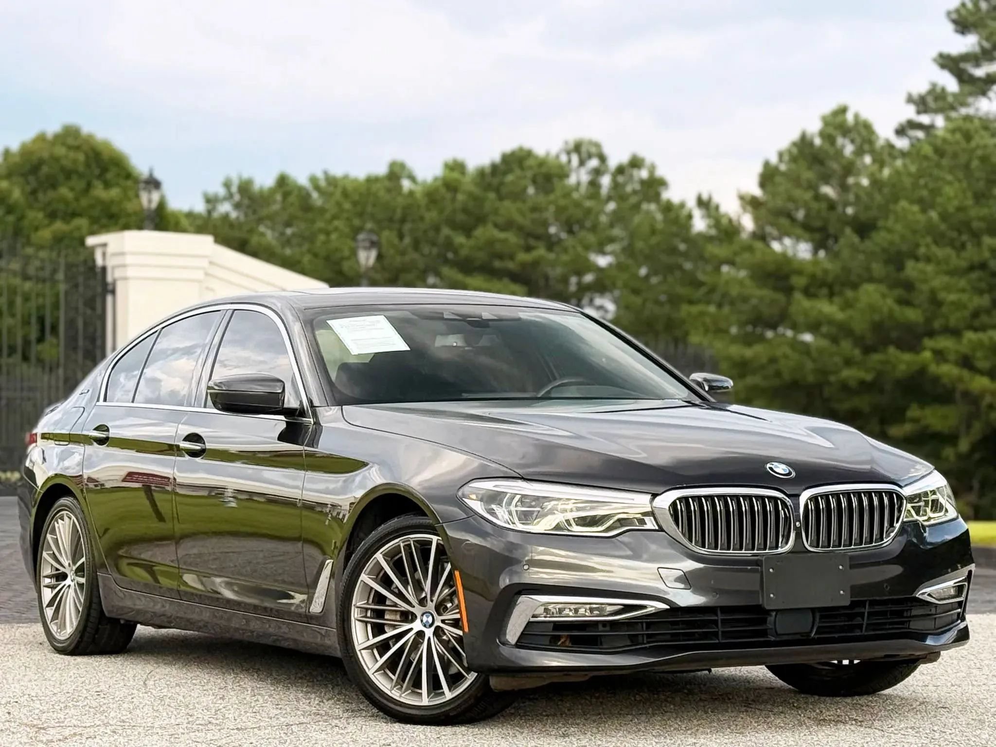 Used 2018 BMW 530e xDrive AWD/4WD image 5