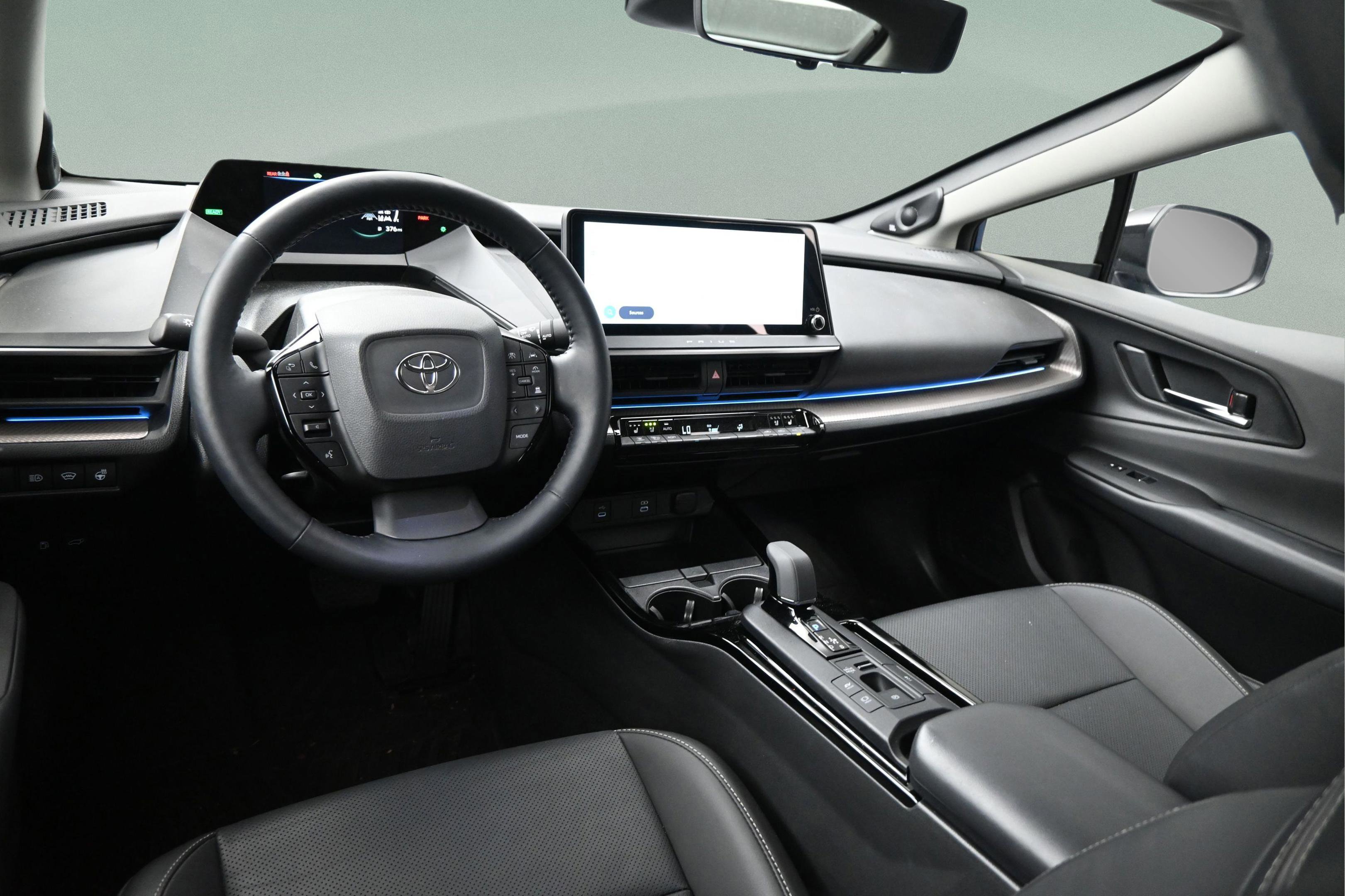 Used 2025 Toyota Prius Limited w/ Limited Premium Package FWD image 34