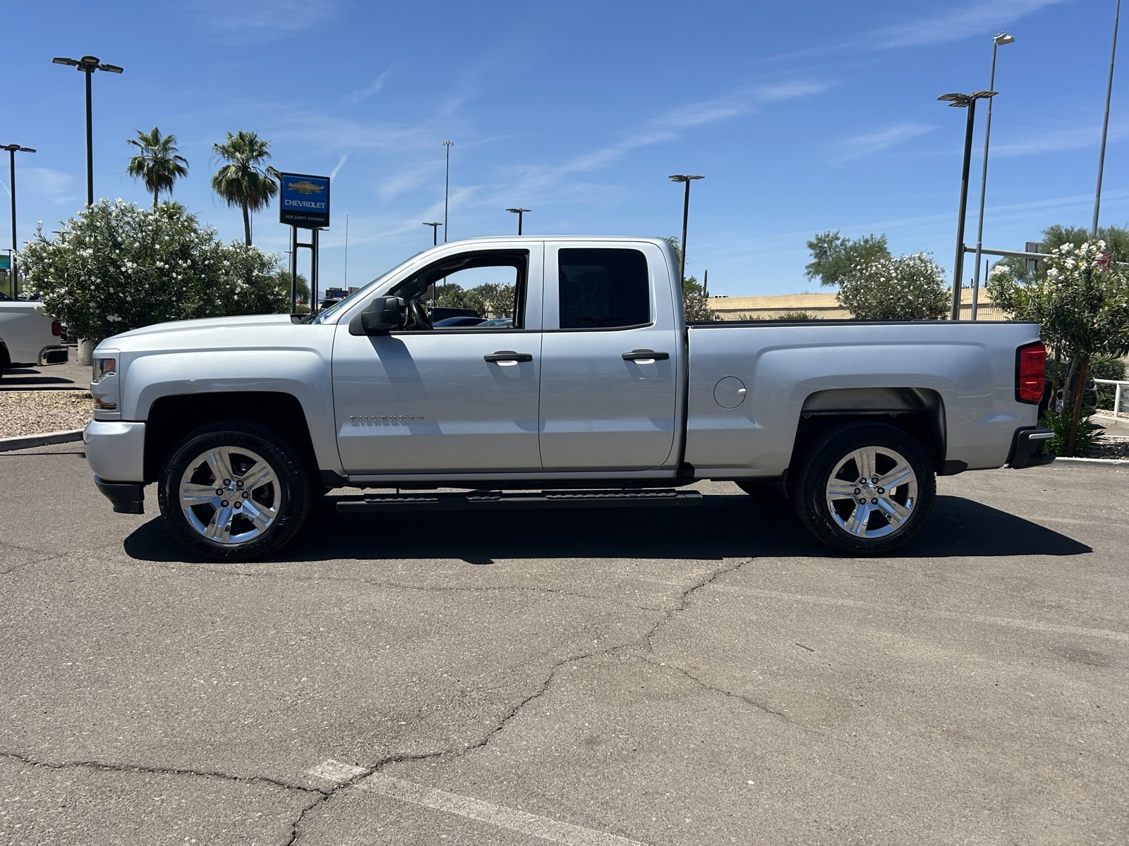 Used 2018 Chevrolet Silverado 1500 Custom RWD image 2