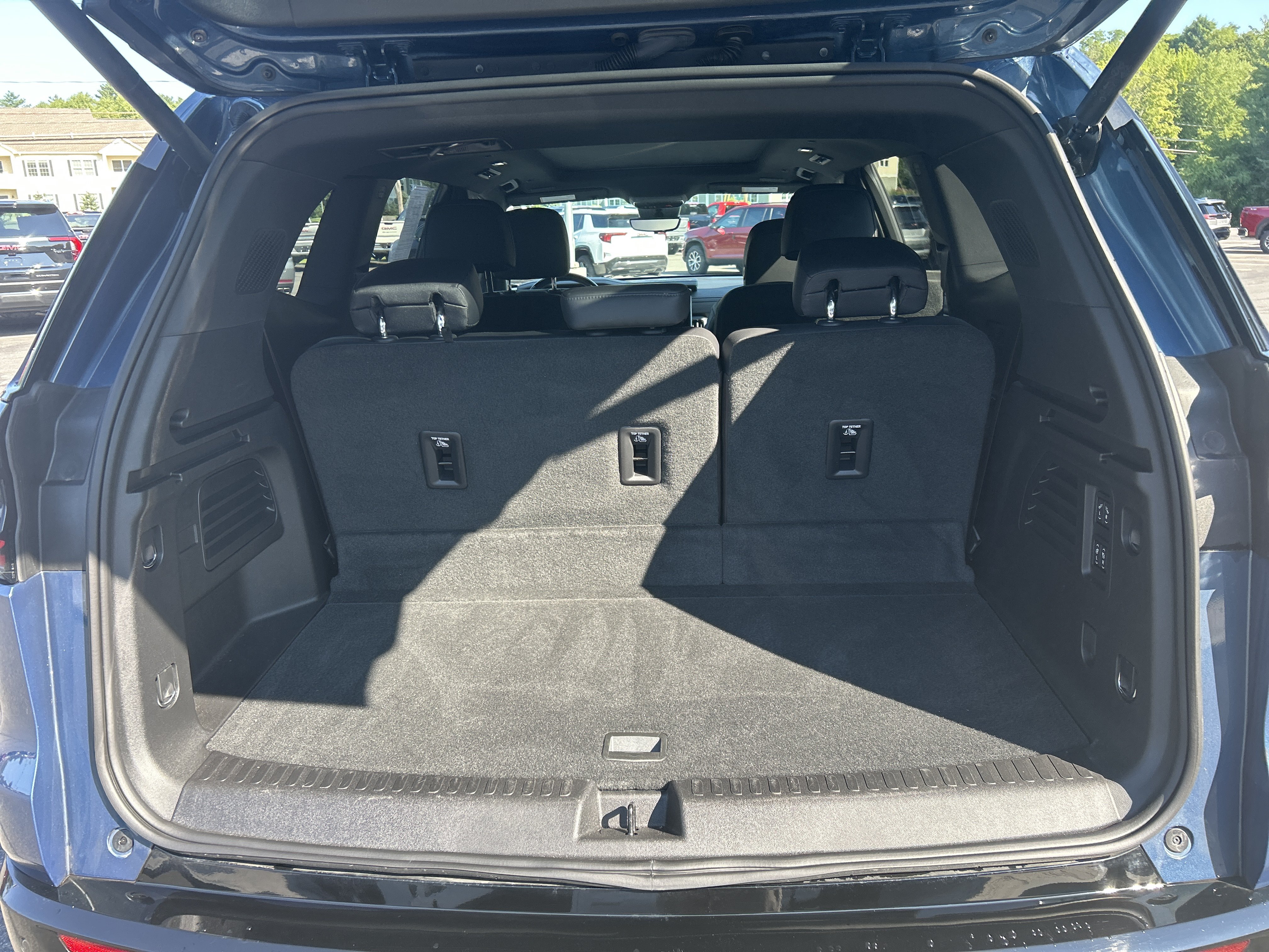 Certified 2025 GMC Acadia Denali w/ Super Cruise Package AWD/4WD image 13