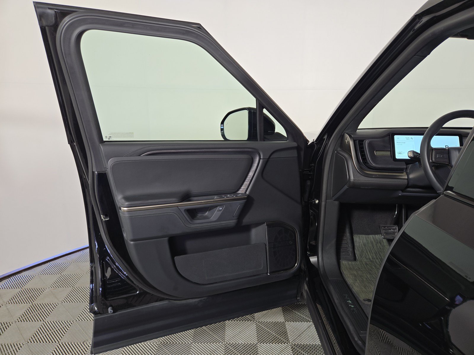Used 2025 Rivian R1T Adventure AWD/4WD image 16