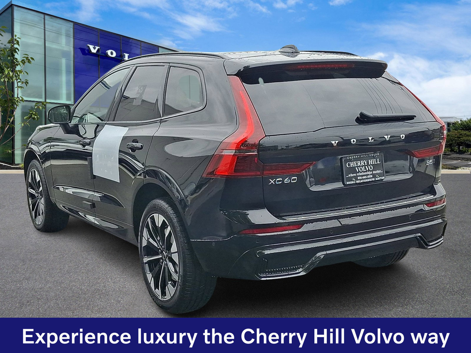 New 2027 Volvo XC60 B5 Plus AWD/4WD image 3