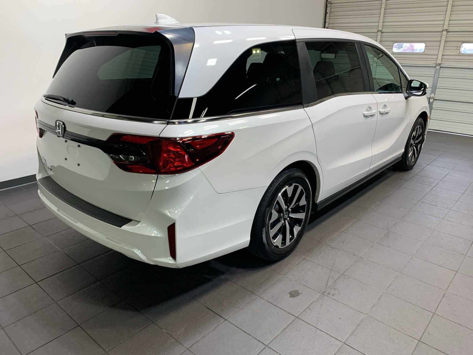 Used 2025 Honda Odyssey EX-L image 3