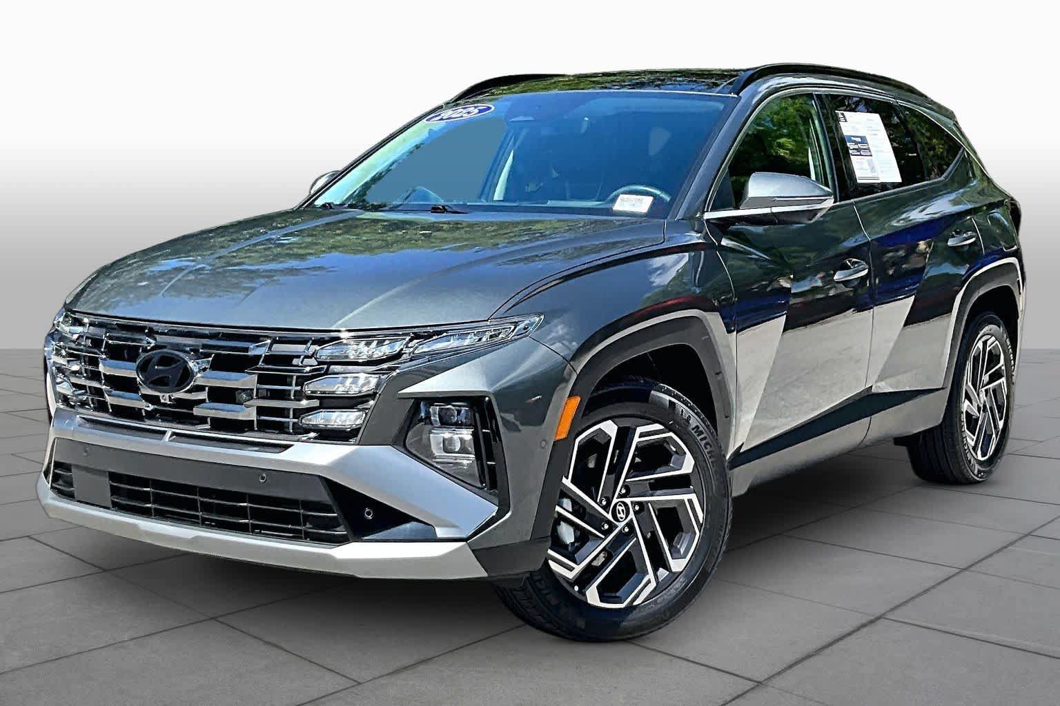 Used 2025 Hyundai Tucson Limited AWD/4WD image 1