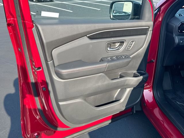 Used 2025 Honda Pilot Black Edition image 41
