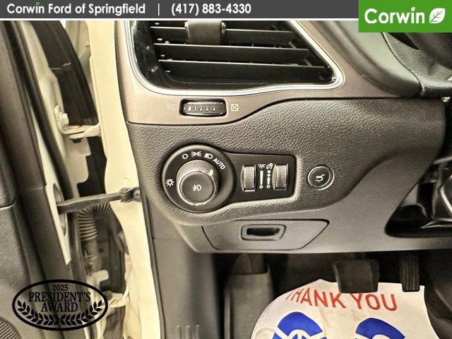 Used 2019 Jeep Cherokee Overland w/ Technology Group image 34