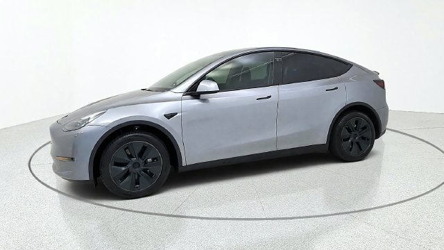 Used 2025 Tesla Model Y Long Range RWD image 4