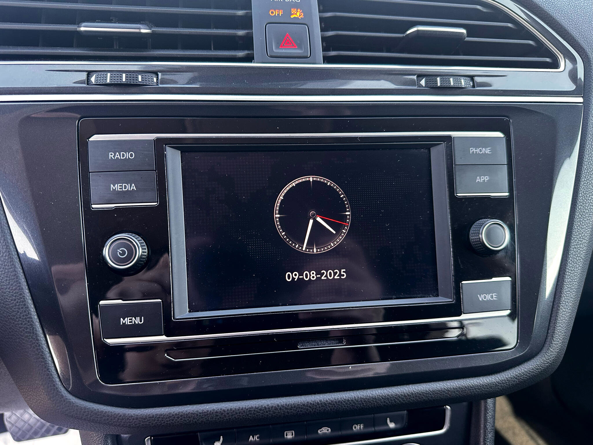 Used 2024 Volkswagen Tiguan S image 25