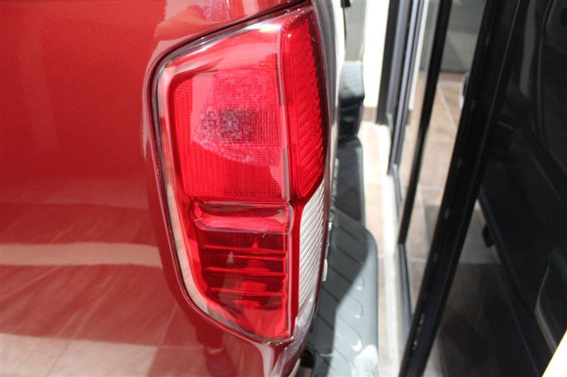 Used 2019 Nissan Frontier SV AWD/4WD image 11