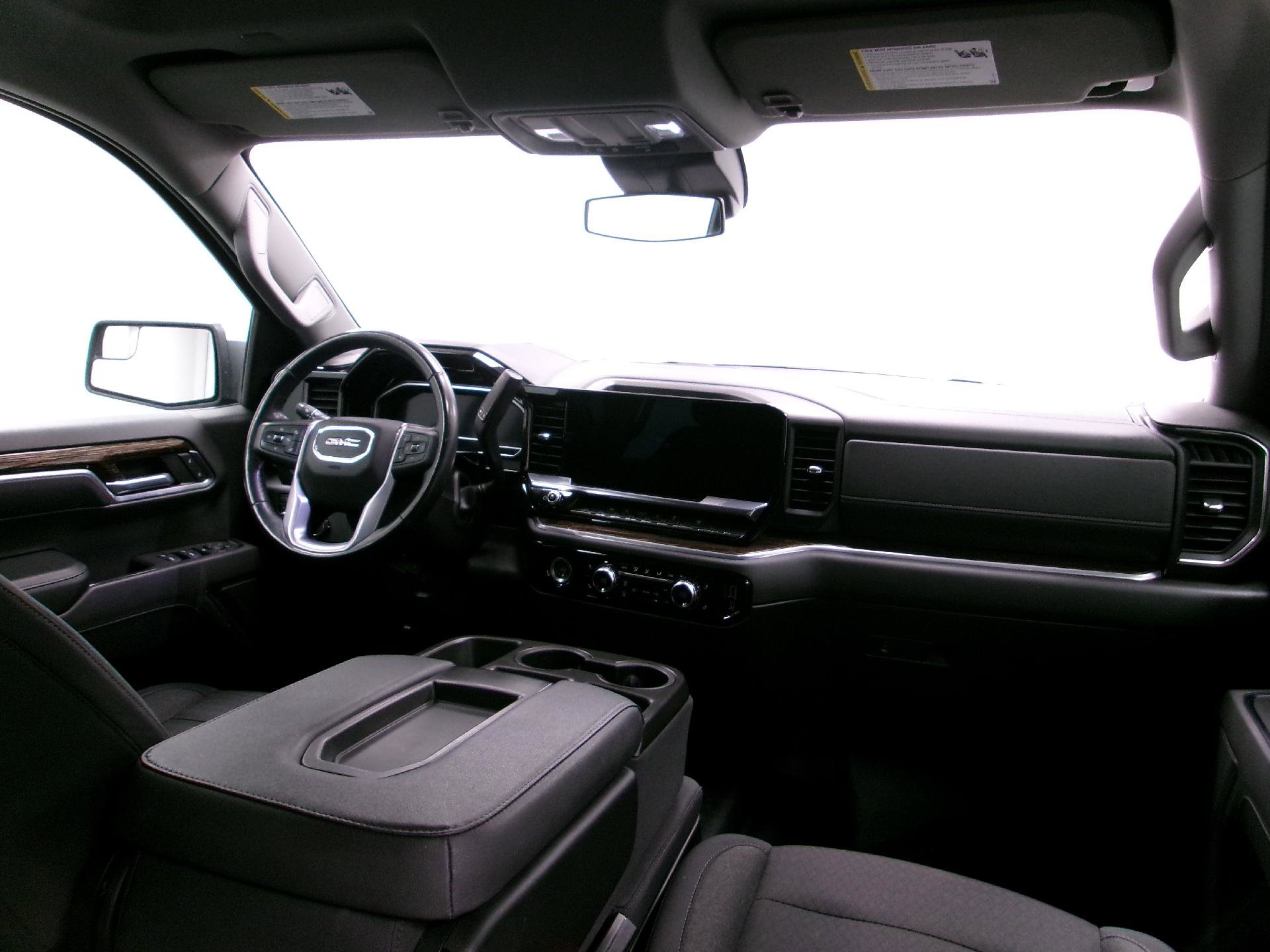 Certified 2022 GMC Sierra 1500 SLE image 3