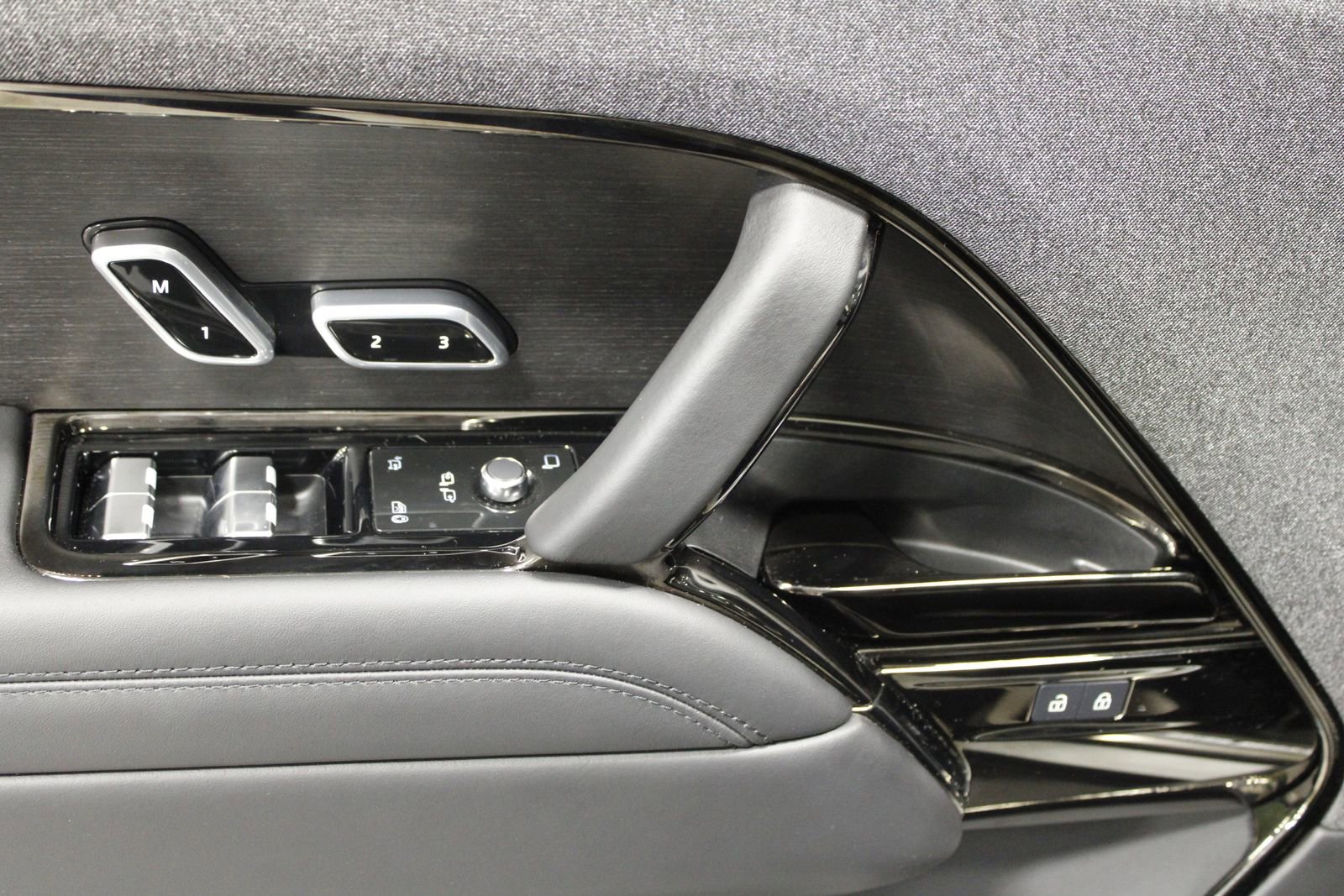 Used 2025 Land Rover Range Rover Sport Dynamic SE image 31