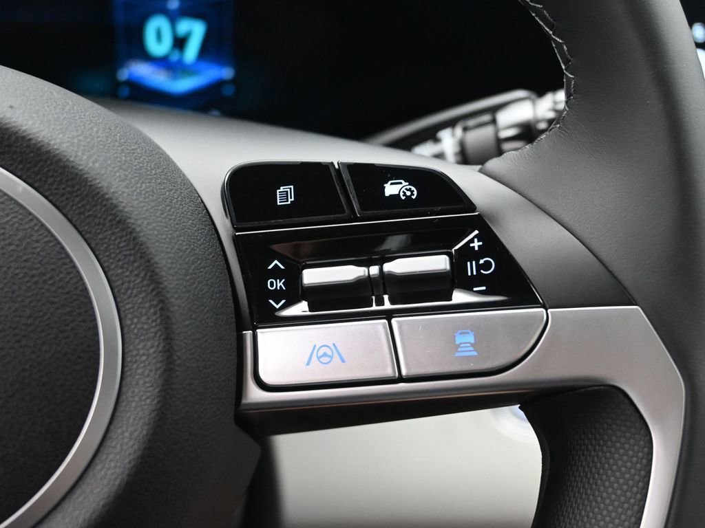 New 2025 Hyundai Elantra Limited image 13