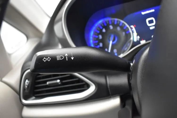 Used 2023 Chrysler Pacifica Touring-L FWD image 25