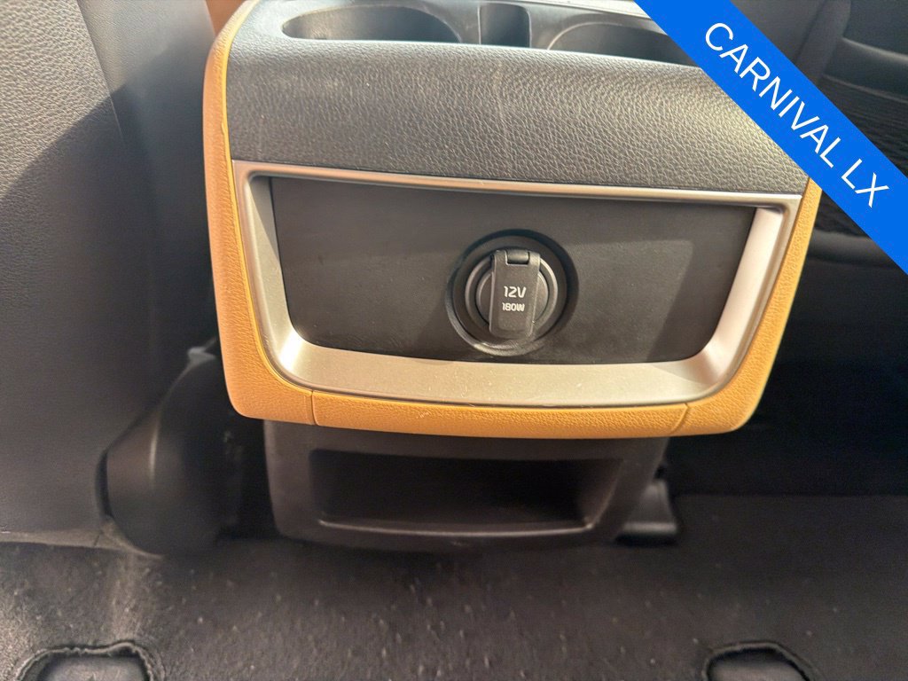 Used 2023 Kia Carnival LX FWD image 23