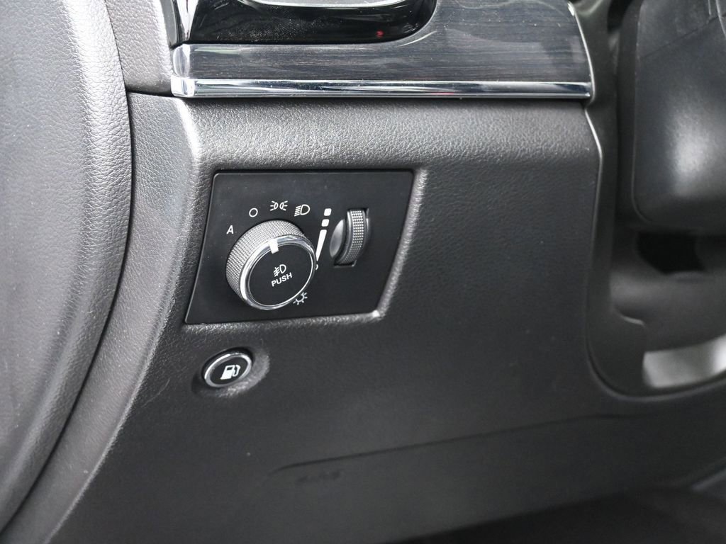 Certified 2020 Jeep Grand Cherokee Overland image 18