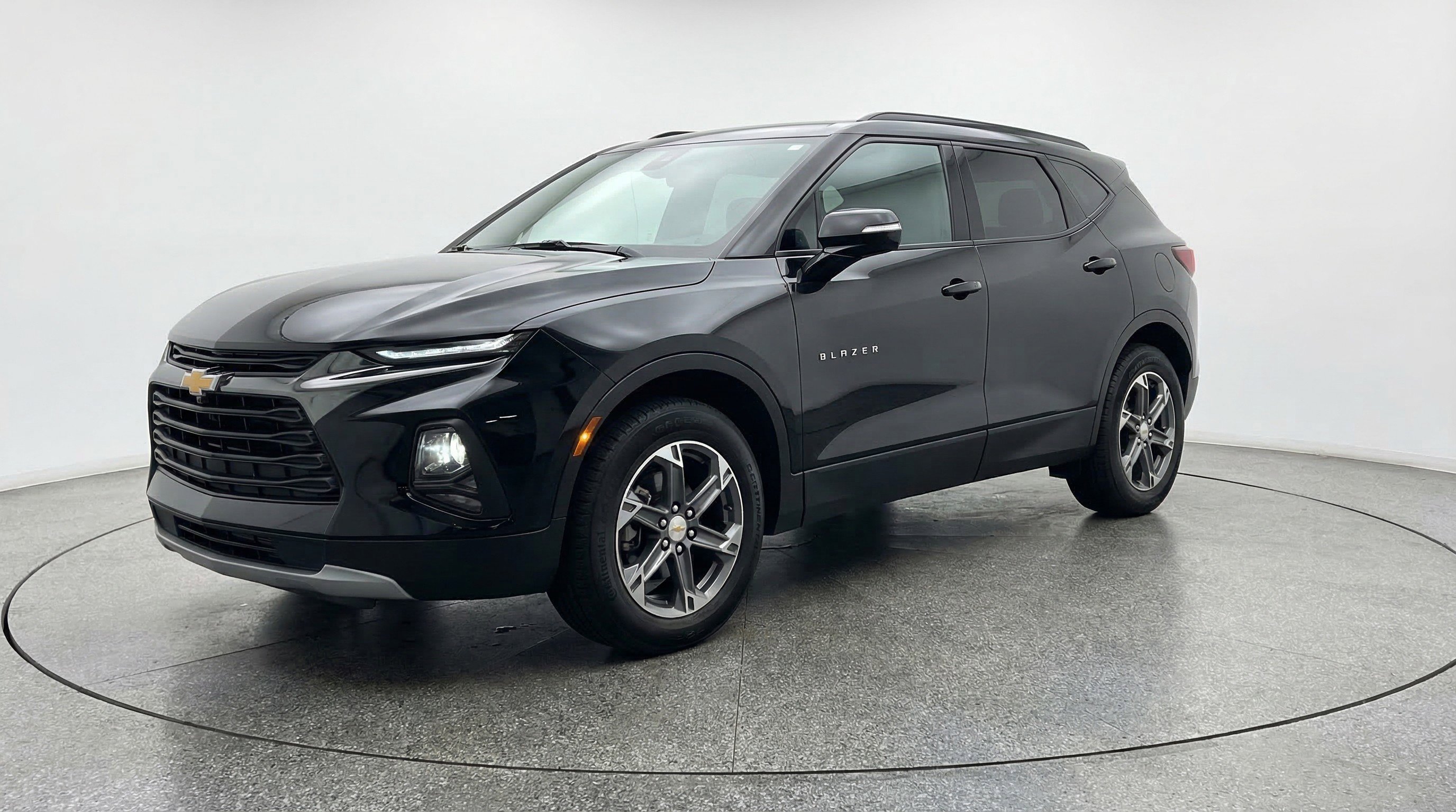 Used 2025 Chevrolet Blazer LT FWD image 3