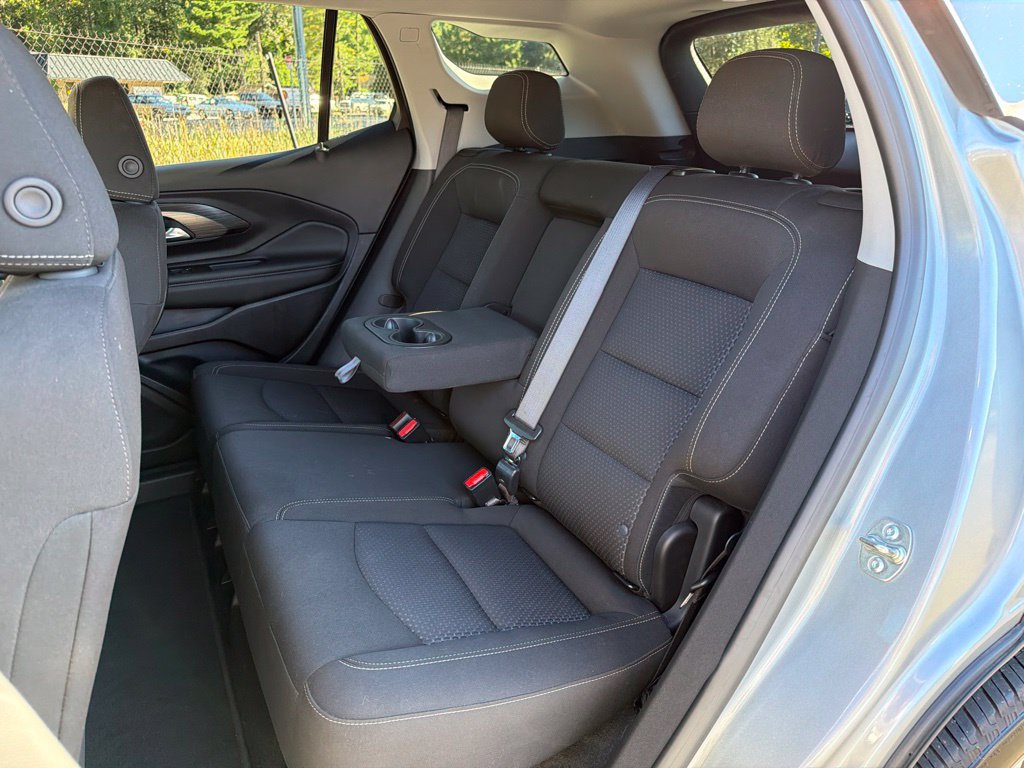 Used 2024 GMC Terrain SLE AWD/4WD image 18