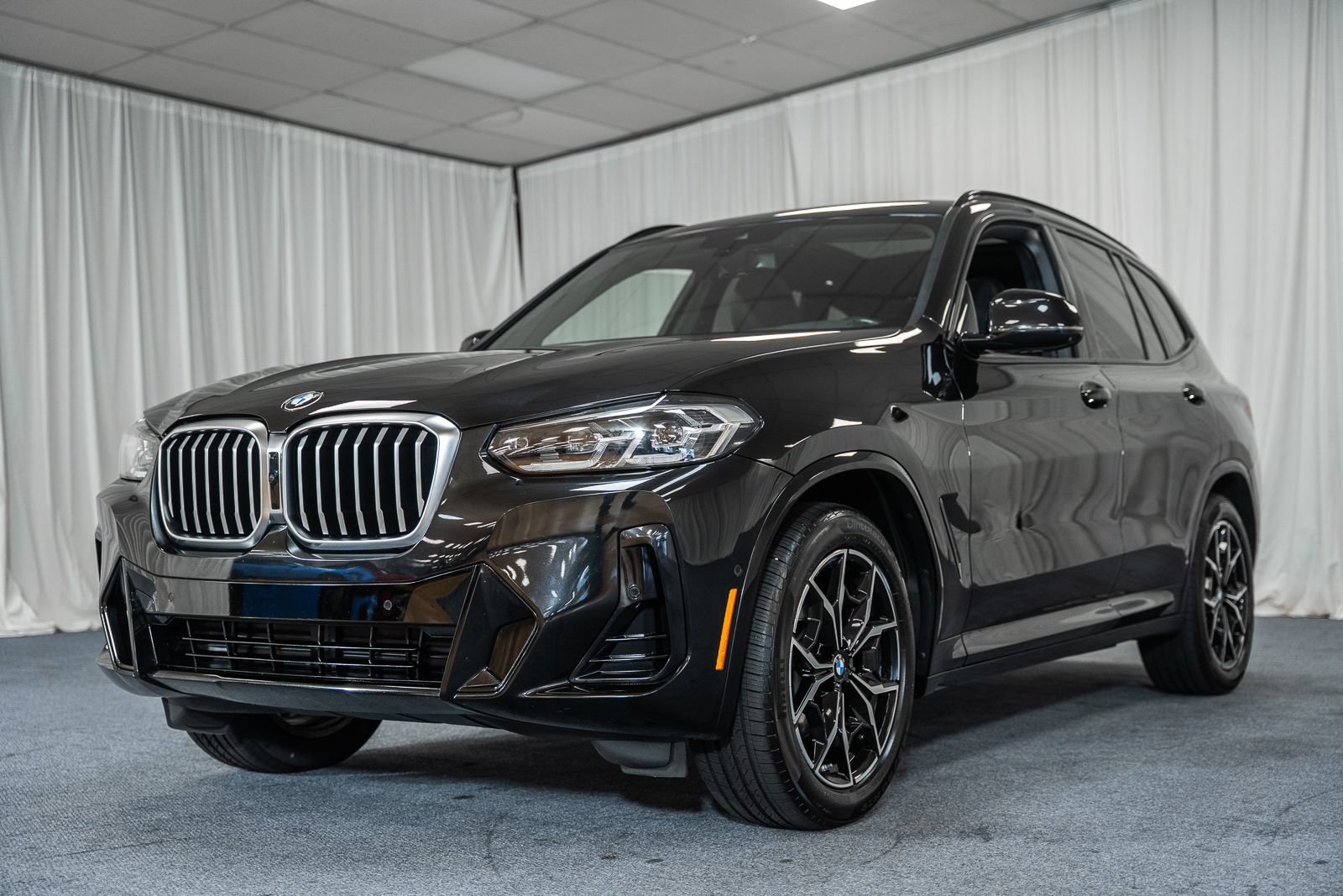 Used 2024 BMW X3 xDrive30i w/ Premium Package AWD/4WD image 3