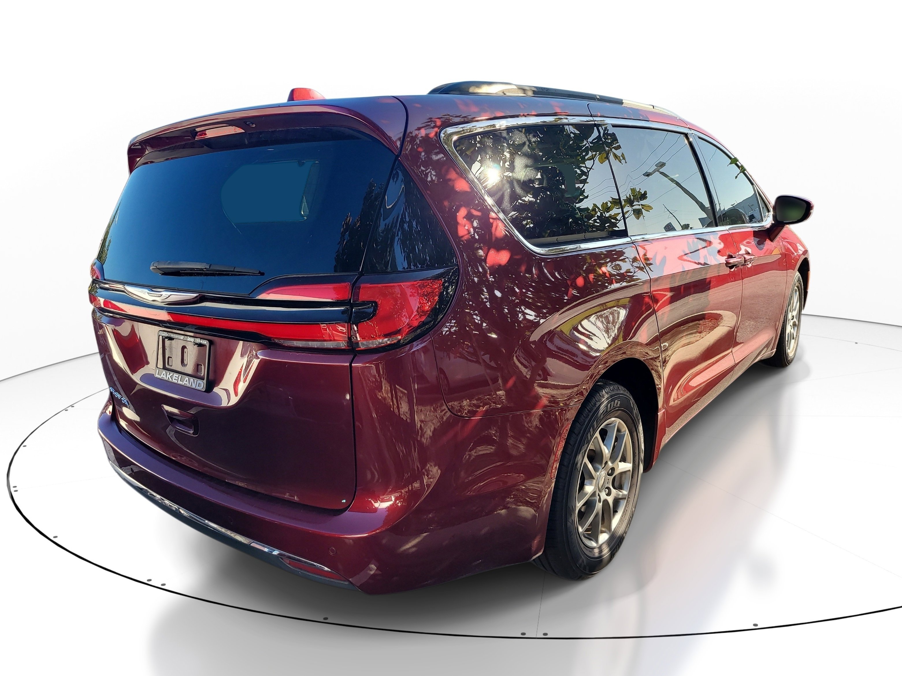 Used 2021 Chrysler Pacifica Touring w/ Cold Weather Group FWD image 4