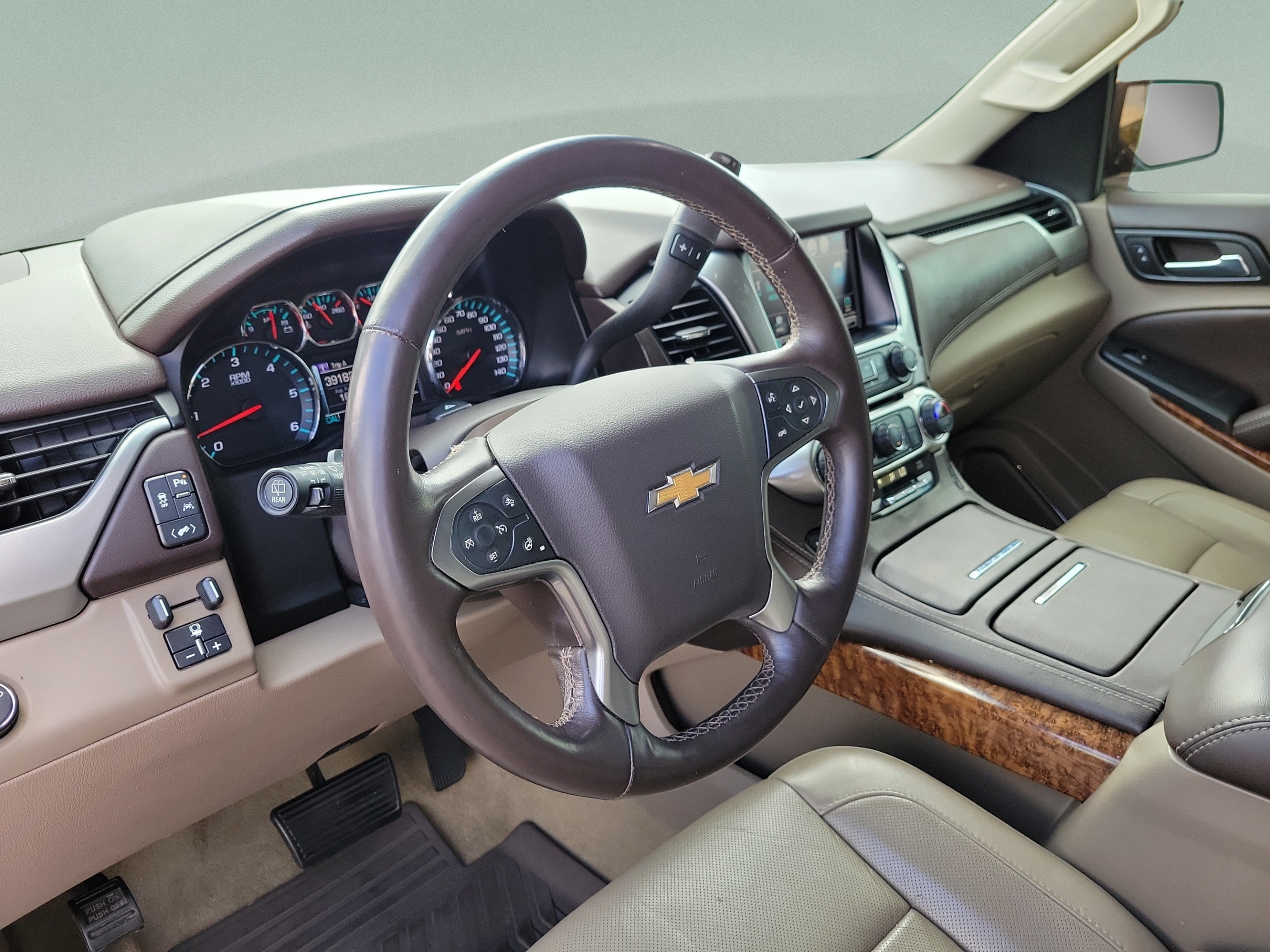Used 2016 Chevrolet Suburban LTZ RWD image 29