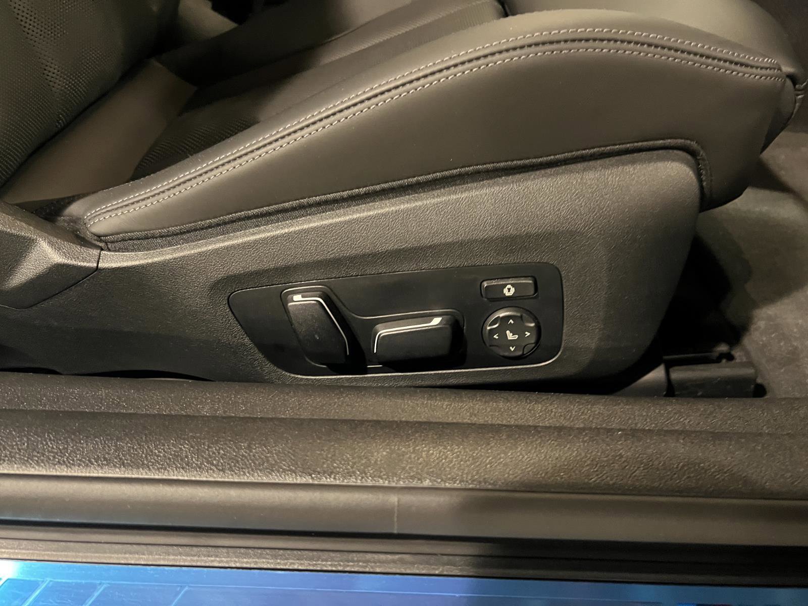 Used 2024 BMW M4 Competition w/ Executive Package image 39