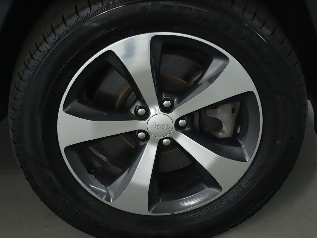 Used 2019 Jeep Cherokee Limited image 10