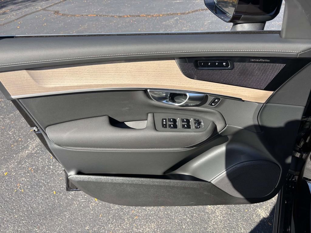 New 2026 Volvo XC90 B6 Plus w/ Protection Package Premier image 11