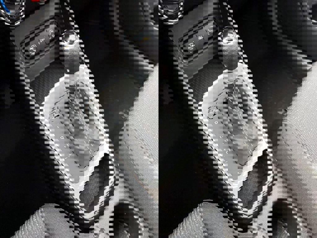 Certified 2025 Hyundai Venue SE image 18