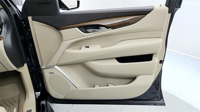 Used 2020 Cadillac Escalade Luxury image 23