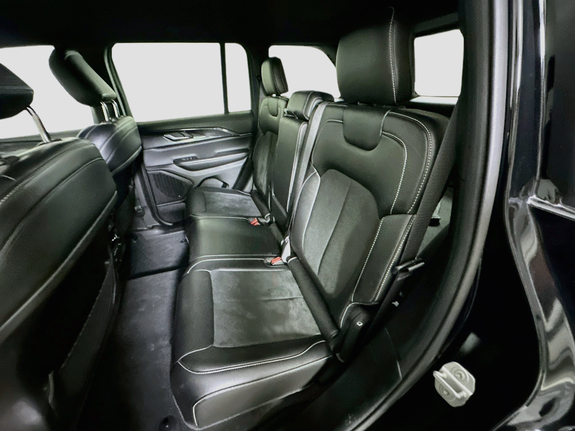 Used 2023 Jeep Grand Cherokee Altitude RWD image 26