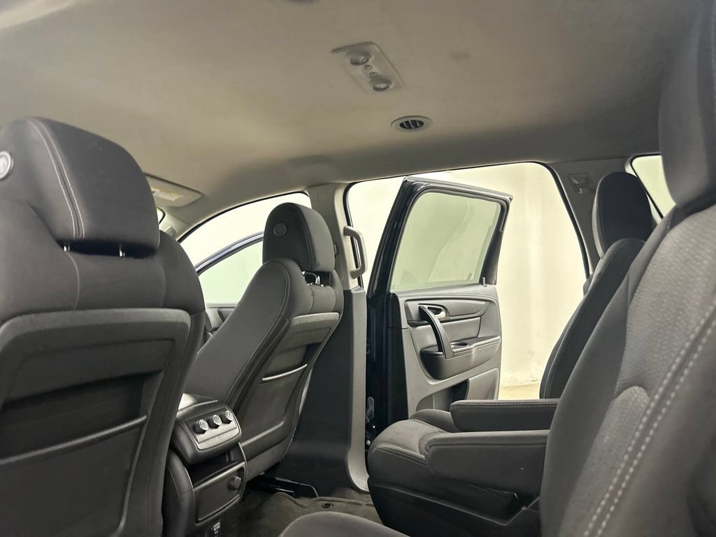 Used 2015 Chevrolet Traverse LT w/ Style and Technology Package FWD image 31