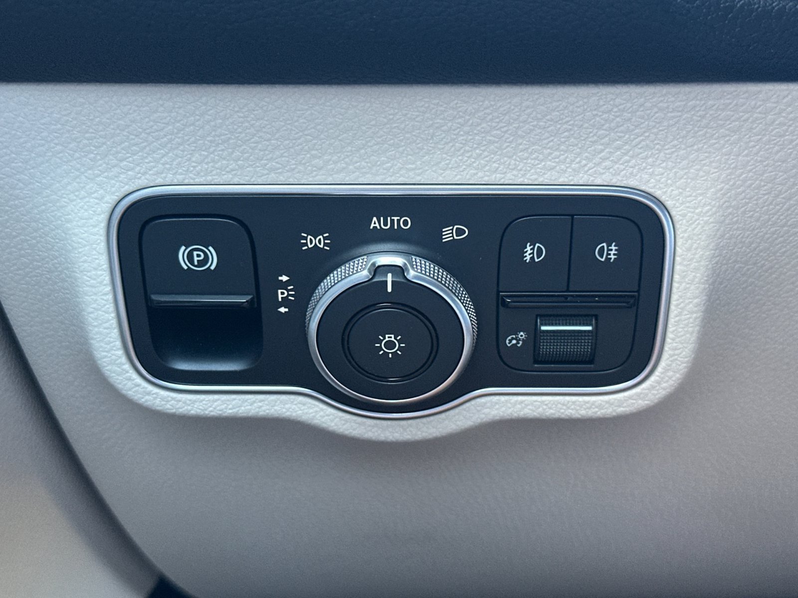 New 2026 Mercedes-Benz GLB 250 4MATIC image 29
