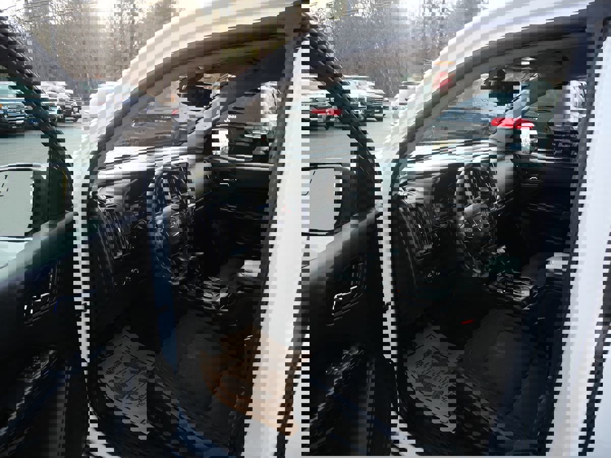 Used 2020 GMC Canyon SLE w/ Elevation Edition image 9