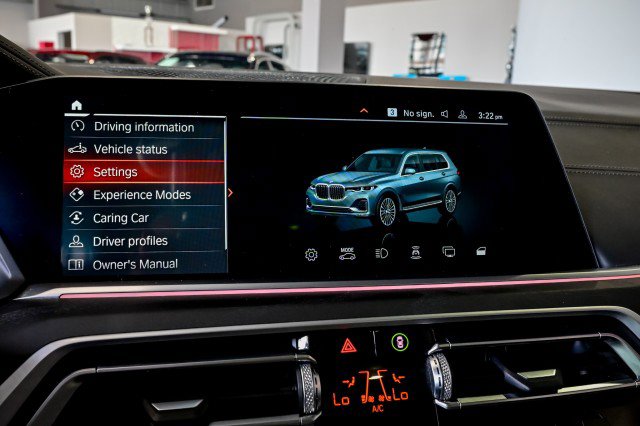 Used 2022 BMW X7 xDrive40i w/ Premium Package image 49