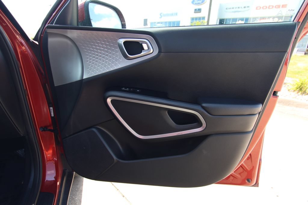 Used 2023 Kia Soul LX FWD image 33