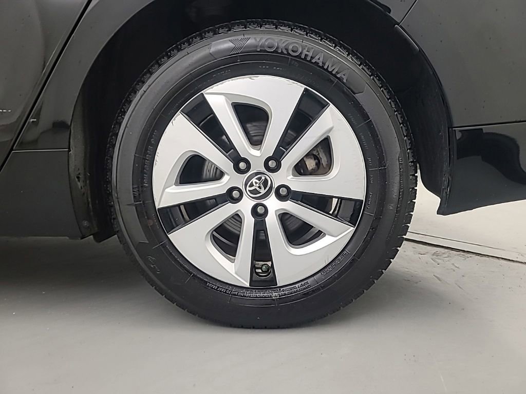 Used 2016 Toyota Prius Three w/ Advanced Technology Package FWD image 10