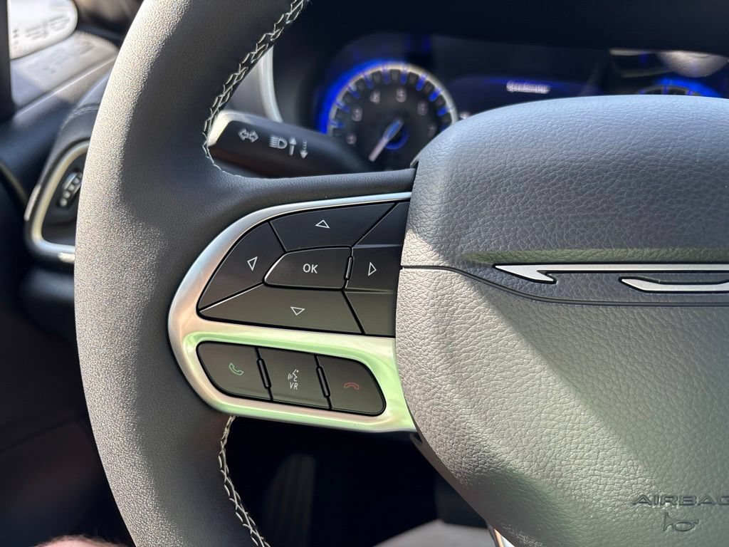 New 2027 Chrysler Pacifica Select FWD image 36