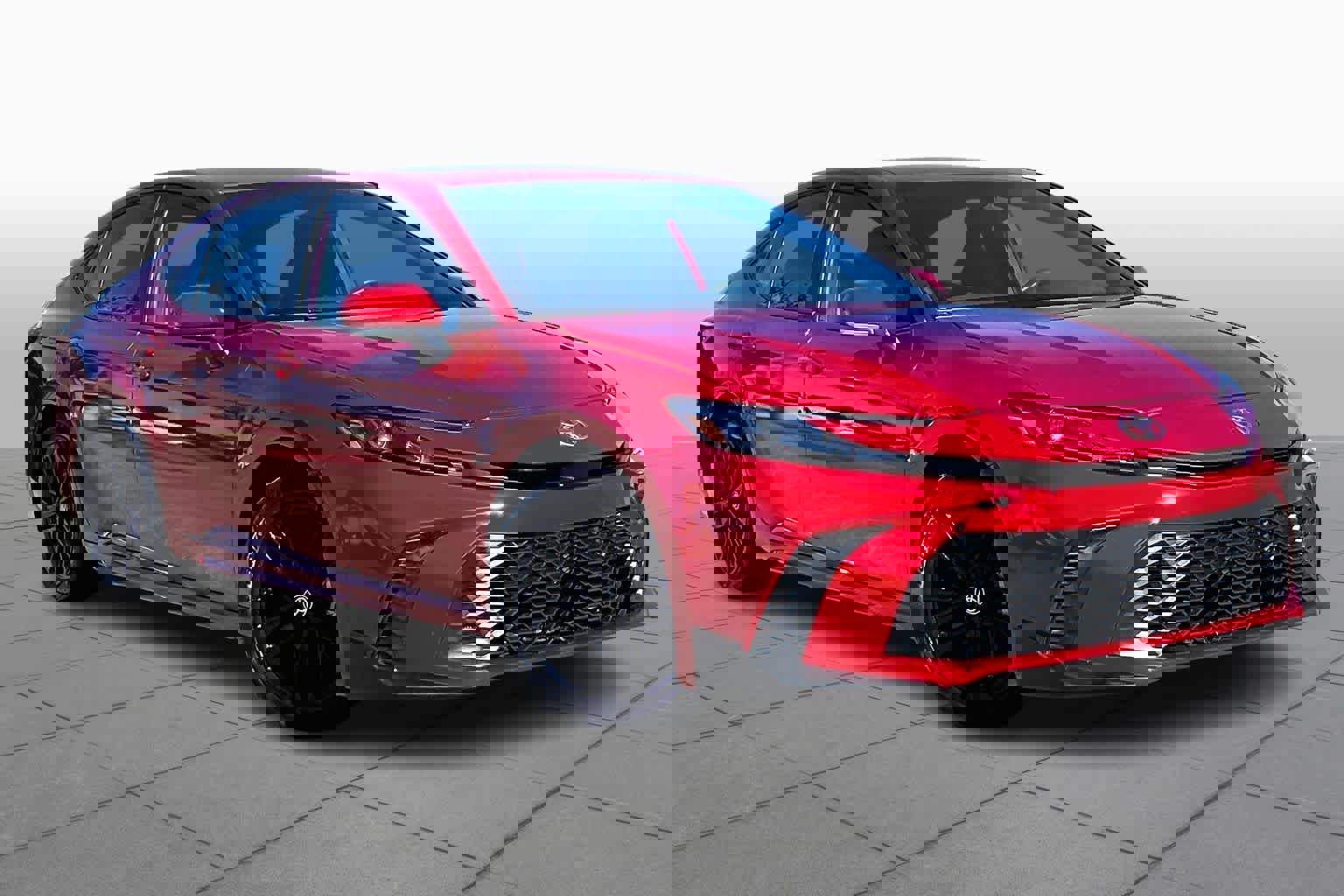 Used 2025 Toyota Camry SE image 2