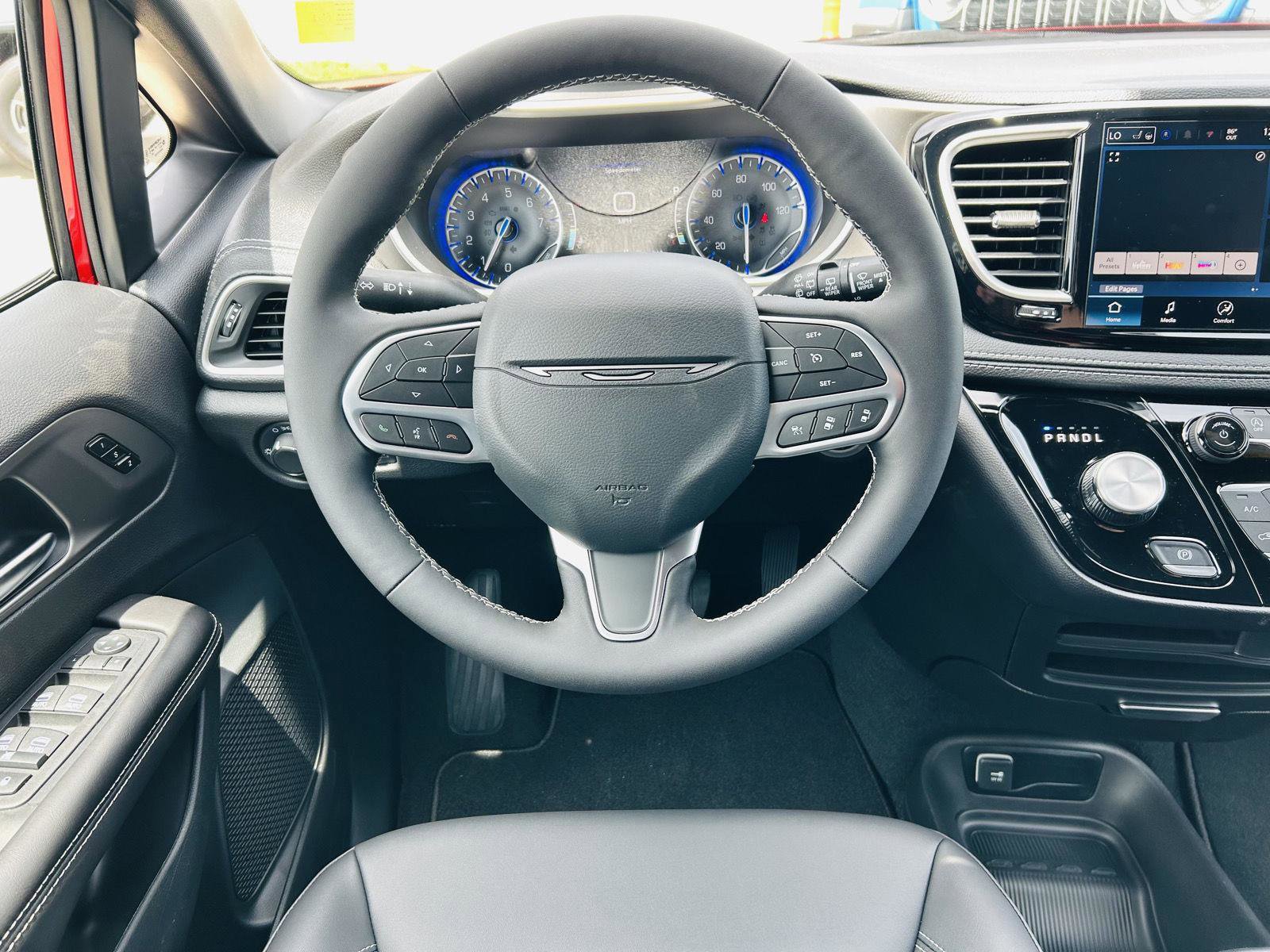 New 2027 Chrysler Pacifica Select FWD image 15