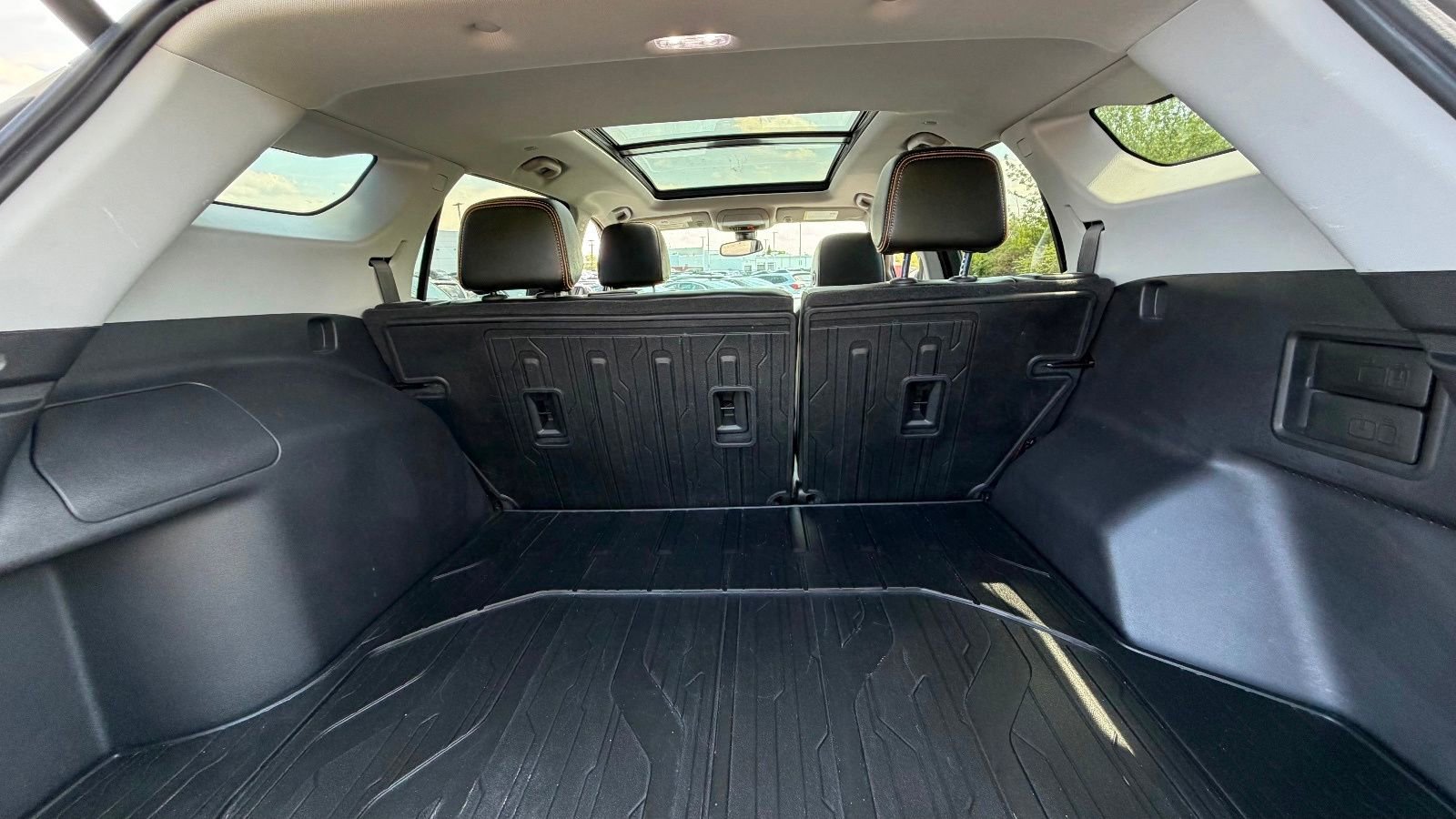 Used 2024 GMC Terrain AT4 w/ LPO, Floor Liner Package AWD/4WD image 30