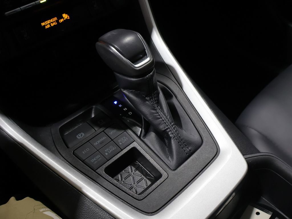 Used 2022 Toyota RAV4 XLE Premium image 29